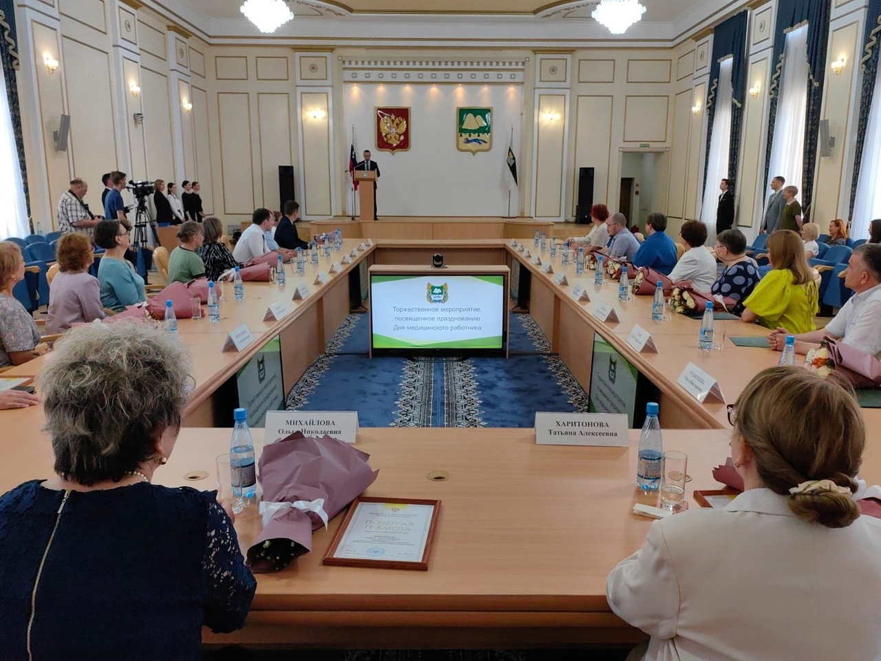 Губернатор Вадим Шумков накануне профессионального праздника вручил награды медицинским работникам региона