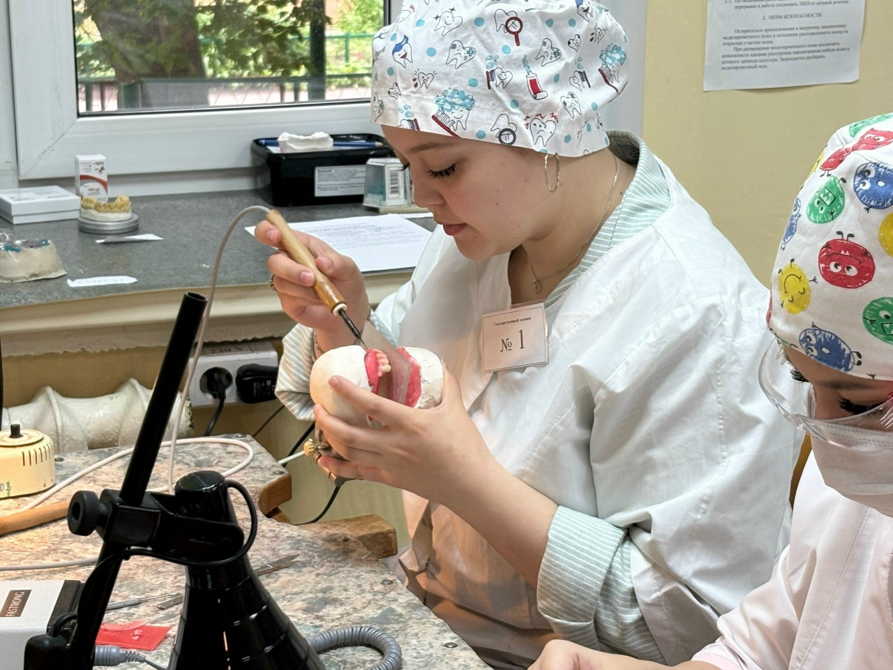Выпускники отделения «Стоматология ортопедическая» Шадринского филиала Курганского базового медицинского колледжа успешно сдали государственный экзамен, подтвердив высокий уровень своей подготовки