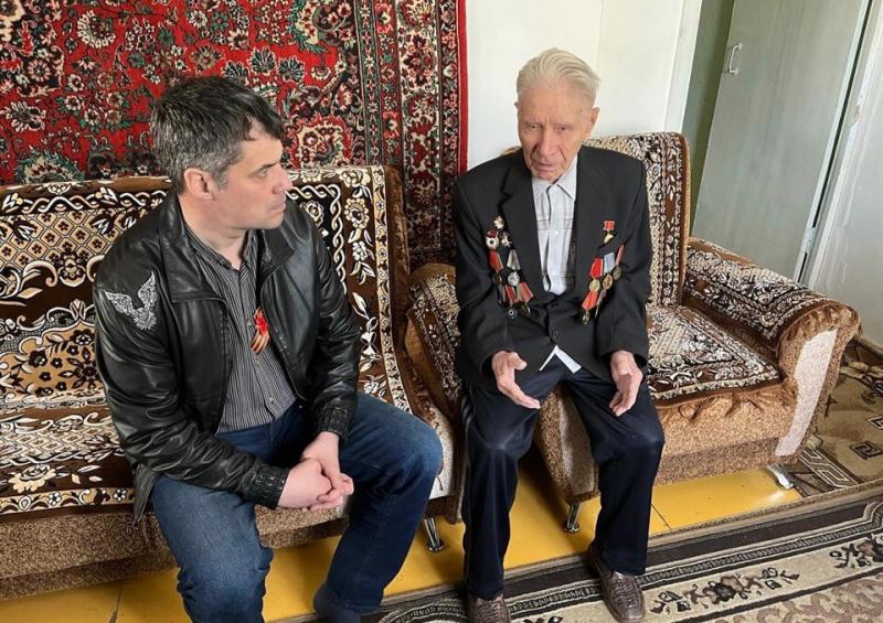 Директор Департамента здравоохранения Курганской области Алексей Сигидаев поздравил ветеранов