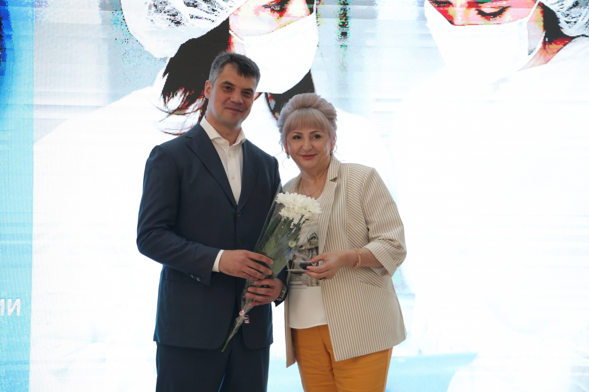 Медицинских работников Курганской области поздравили с профессиональным праздником