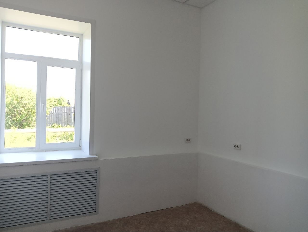 Завершаются работы по капитальному ремонту врачебной амбулатории в селе Ильинское Катайского муниципального округа