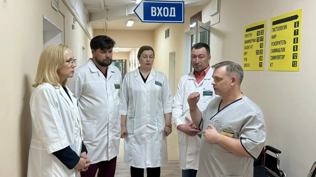 Врио директора Департамента здравоохранения Курганской области Екатерина Васильевна Ютяева посетила Курганский областной онкологический диспансер. ﻿