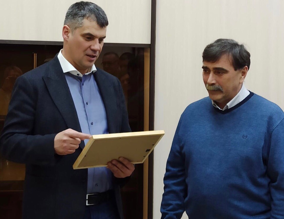 Временно исполняющий обязанности директора Департамента здравоохранения Курганской области Алексей Сигидаев торжественно поощрил медицинских работников 