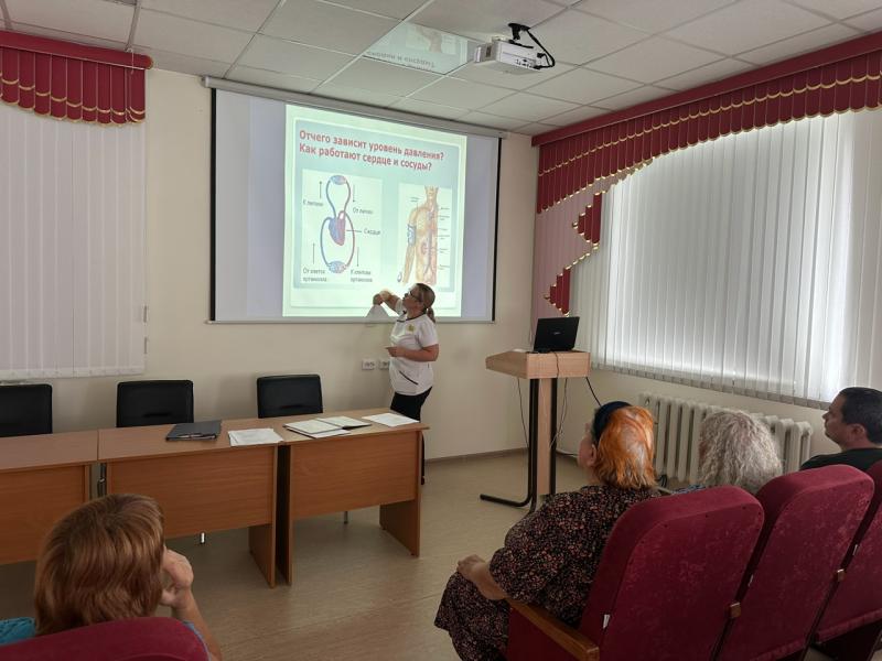 Школа здоровья для пациентов с артериальной гипертонией продолжает работать в Курганской областной больнице №2