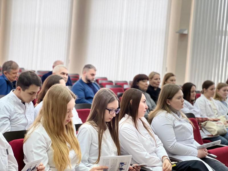 12 марта на базе Курганской областной клинической больницы состоялась встреча представителей Департамента здравоохранения Курганской области и медицинских организаций со студентами целевиками Тюменского медицинского университета