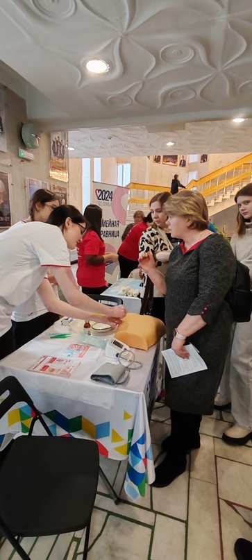 Специалисты Курганского базового медицинского колледжа и Курганского областного центра медицинской профилактики, лечебной физкультуры и спортивной медицины принимают участие в областного форуме «Семья моя – Курганская область»