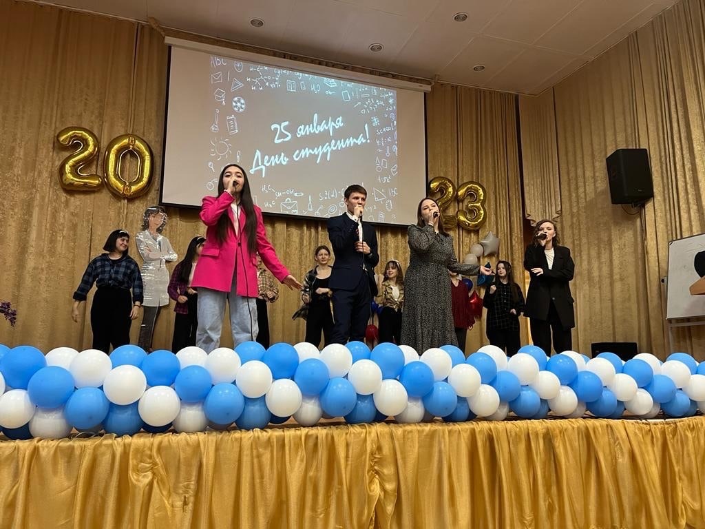 Директор департамента здравоохранения Курганской области Алексей Сигидаев поздравил студентов и преподавателей колледжа