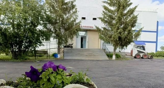 В Межрайонной больнице №5 (р.п. Каргаполье и с. Шатрово) досрочно завершены работы по благоустройству территории