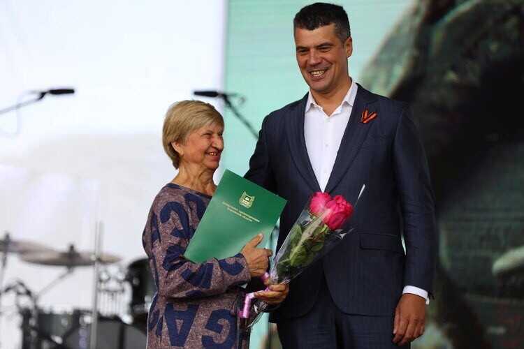 Церемония чествования наших земляков прошла сегодня на Троицкой площади в Кургане