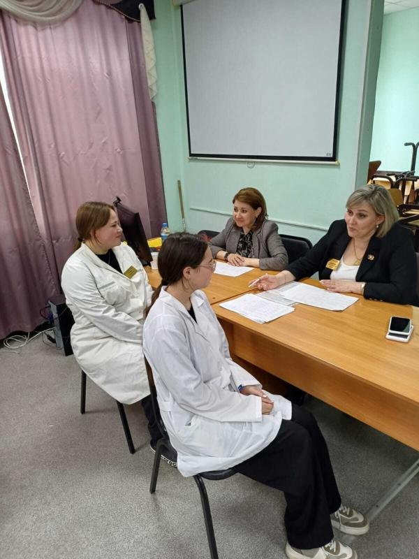 В Курганском базовом медицинском колледже состоялась рабочая встреча по предварительному распределению выпускников Курганского базового медицинского колледжа