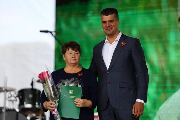 Церемония чествования наших земляков прошла сегодня на Троицкой площади в Кургане