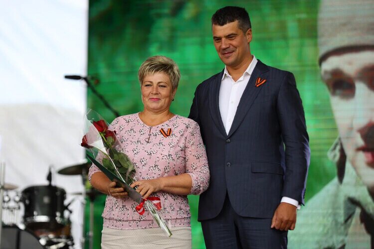 Церемония чествования наших земляков прошла сегодня на Троицкой площади в Кургане