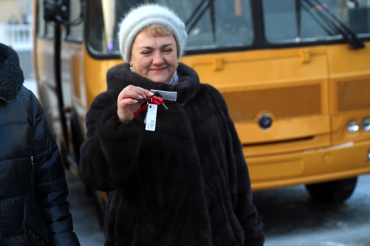 В канун Нового года образовательные и медицинские учреждения Курганской области получили новый транспорт