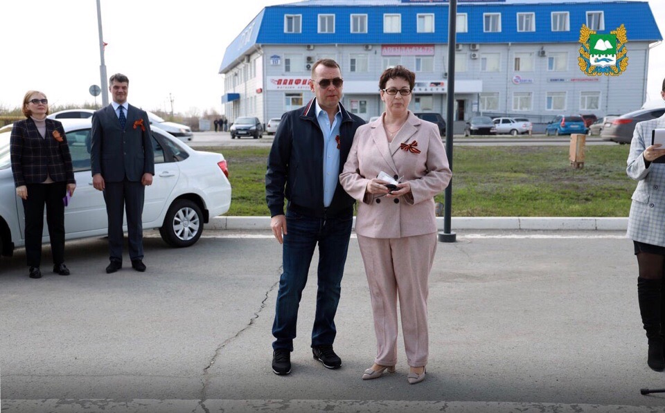 Губернатор Вадим Шумков вручил ключи от новых автомобилей неотложной медицинской помощи