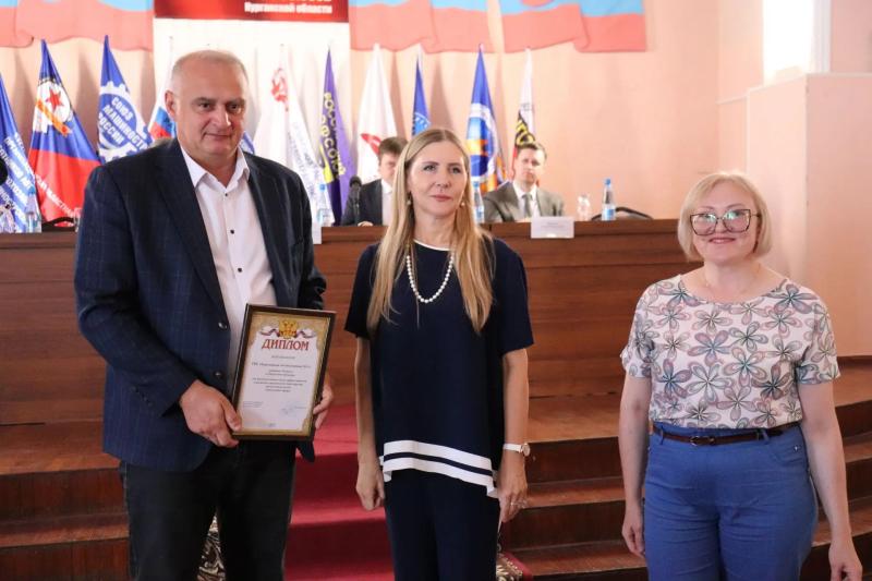 В рамках заседания трёхсторонней комиссии по регулированию социально-трудовых отношений Курганской области состоялась церемония чествования победителей областного конкурса «За высокую социальную эффективность и развитие социального партнёрства»