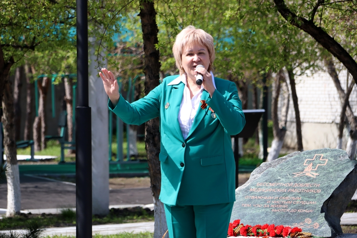 Замгубернатора Наталья Кирилова поздравила с наступающим Днём Победы пациентов и сотрудников областного госпиталя ветеранов войн