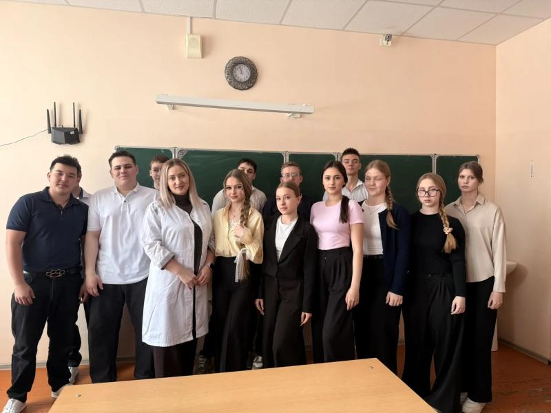 В рамках профориентационной работы в Межрайонной больнице №1 г.Макушино проведен «День открытых дверей» для учащихся 10-11 классов.