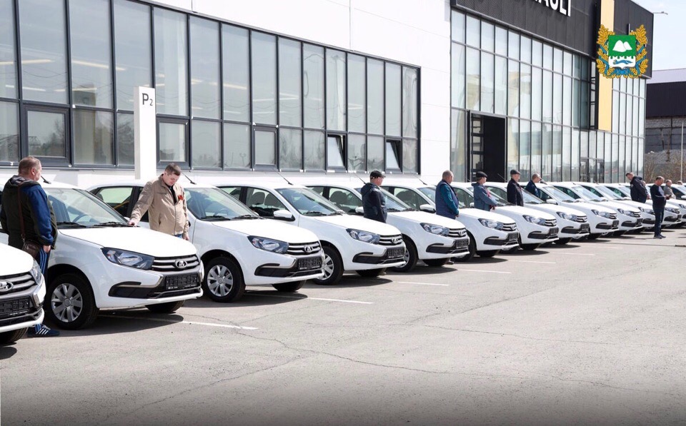 Губернатор Вадим Шумков вручил ключи от новых автомобилей неотложной медицинской помощи