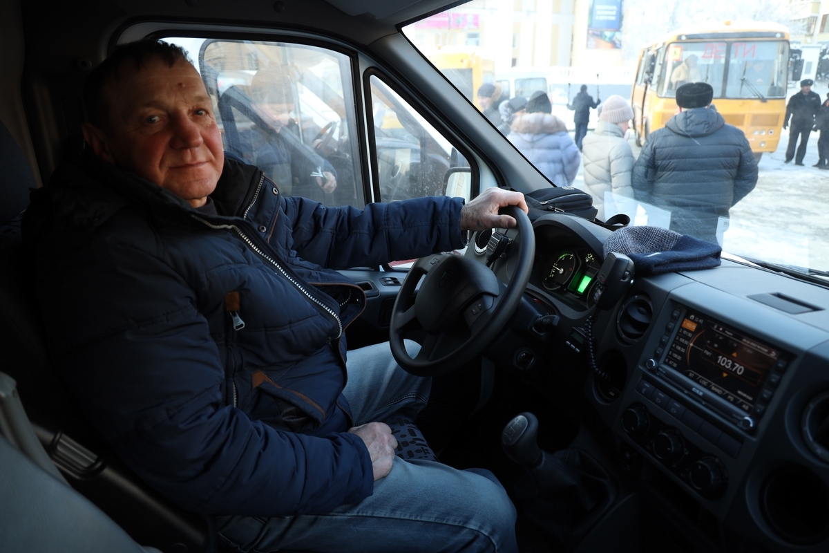 В канун Нового года образовательные и медицинские учреждения Курганской области получили новый транспорт