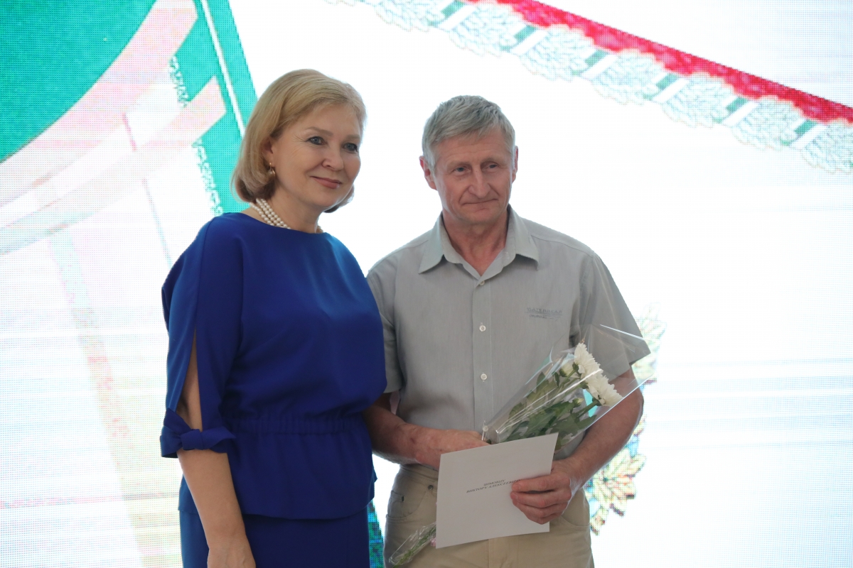 Медицинских работников Курганской области поздравили с профессиональным праздником