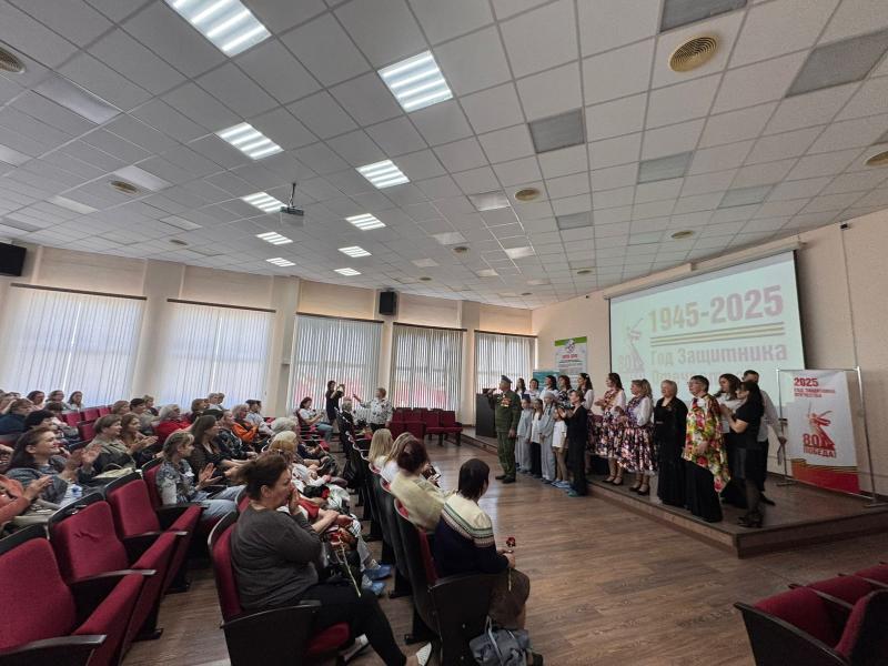 Сегодня, 7 мая в преддверии празднования юбилея Великой Победы в Курганской областной клинической больнице прошел торжественный концерт, посвященный знаменательной дате — 80-летию окончания Великой Отечественной войны