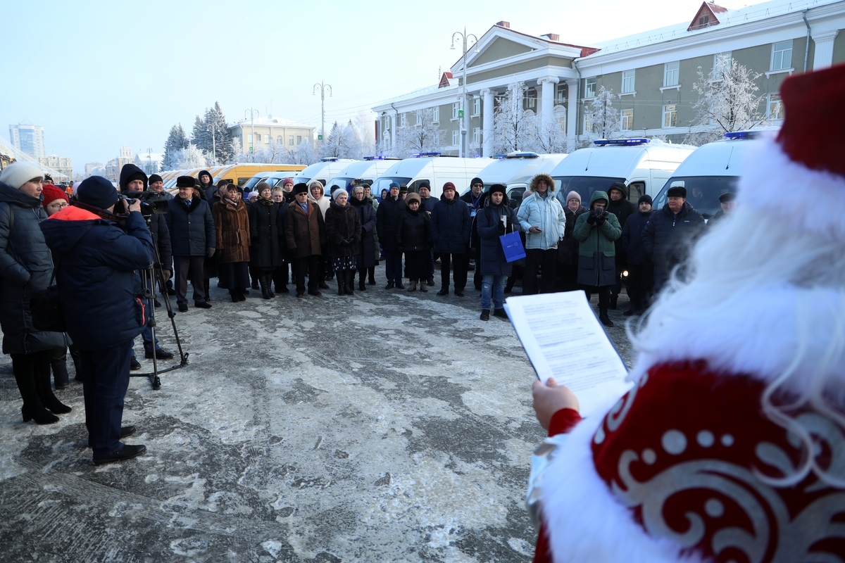 В канун Нового года образовательные и медицинские учреждения Курганской области получили новый транспорт
