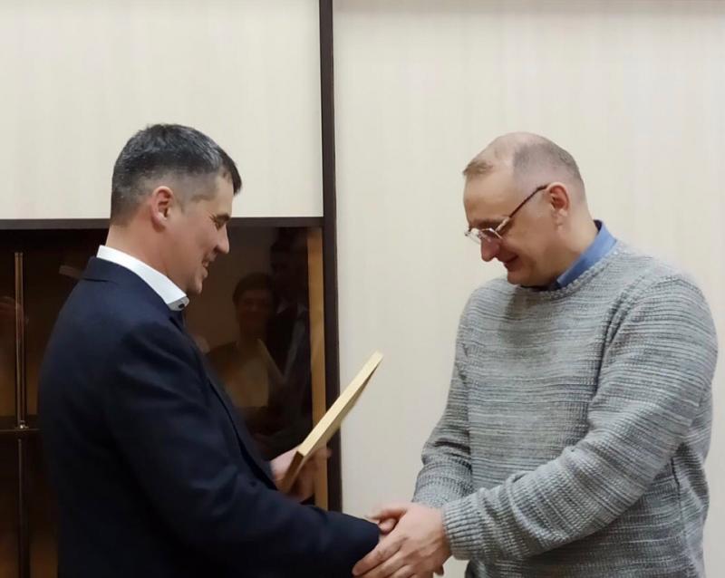 Временно исполняющий обязанности директора Департамента здравоохранения Курганской области Алексей Сигидаев торжественно поощрил медицинских работников 