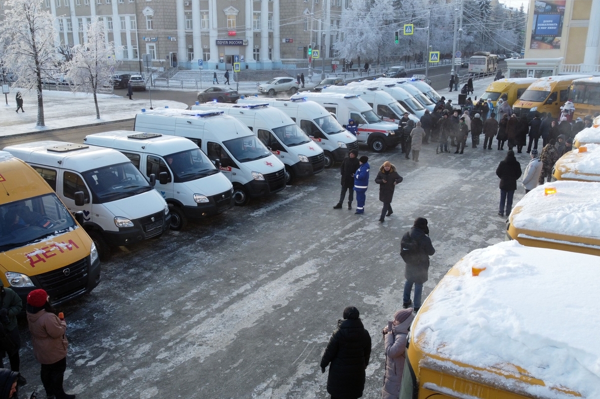 В канун Нового года образовательные и медицинские учреждения Курганской области получили новый транспорт