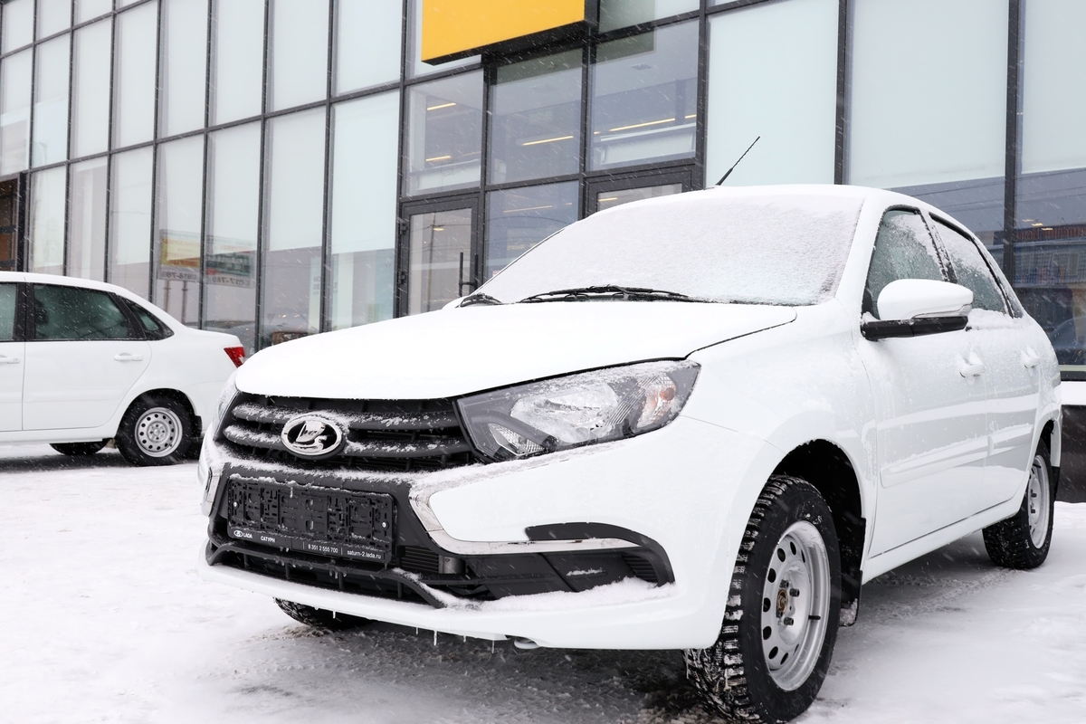 Губернатор Вадим Шумков вручил ключи от 23 новых машин неотложной медицинской помощи