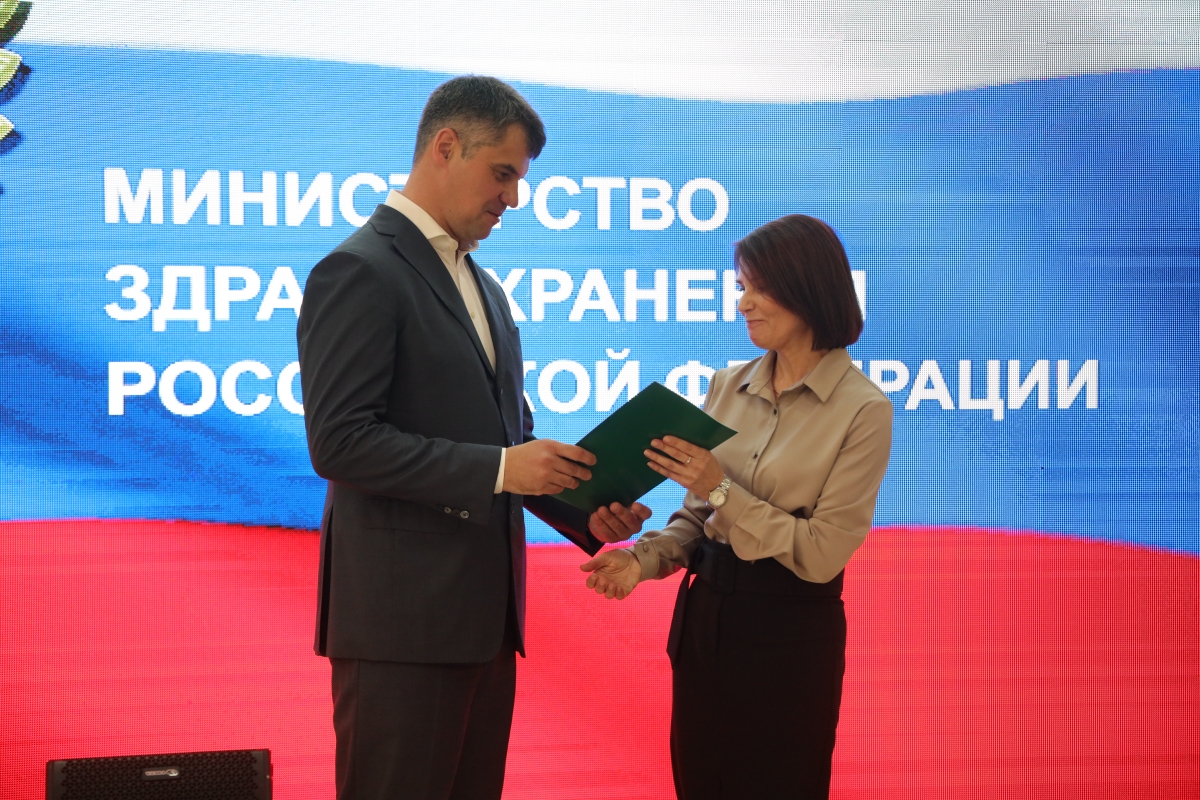 Медицинских работников Курганской области поздравили с профессиональным праздником