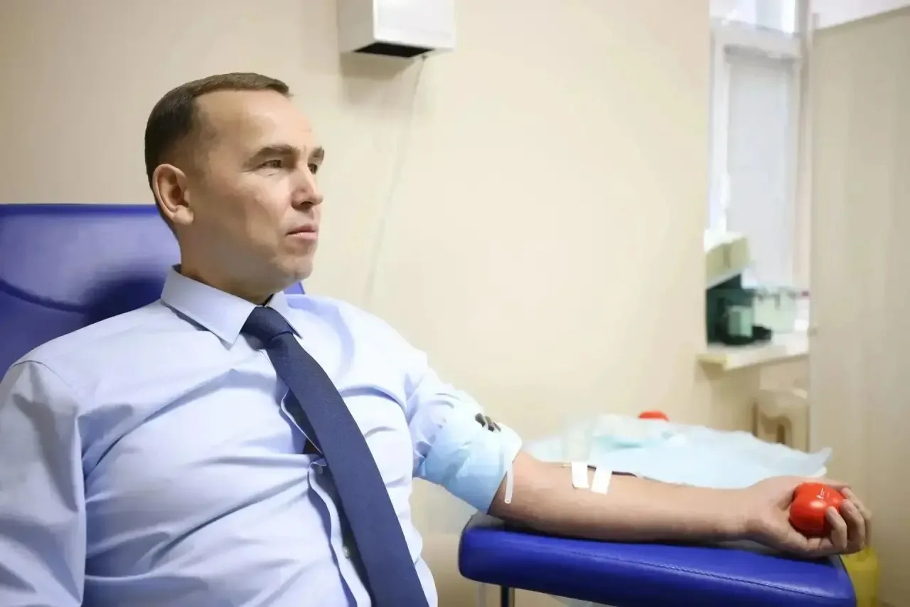 20 апреля в России отметят День донора. Губернатор Курганской области Вадим Шумков поблагодарил доноров региона за спасение жизней и здоровья земляков и сам сдал кровь.