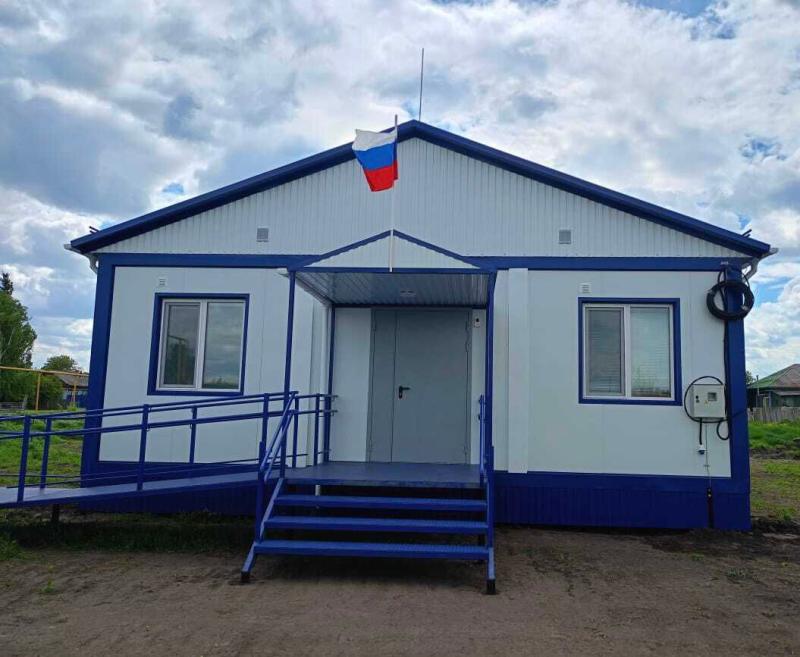 В с. Большая Рига Шумихинского муниципального округа завершена установка фельдшерско- акушерского пункта