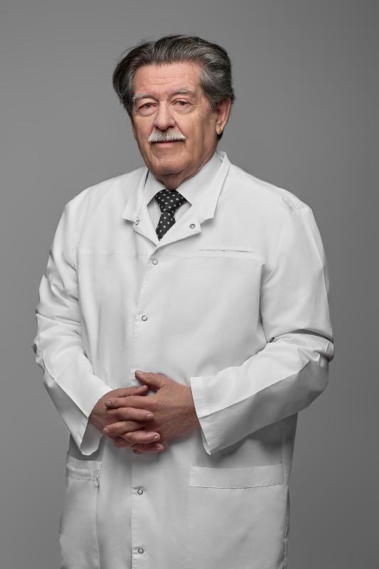 Заслуженный врач Российской Федерации, кандидат медицинских наук Чернов Владимир Фёдорович