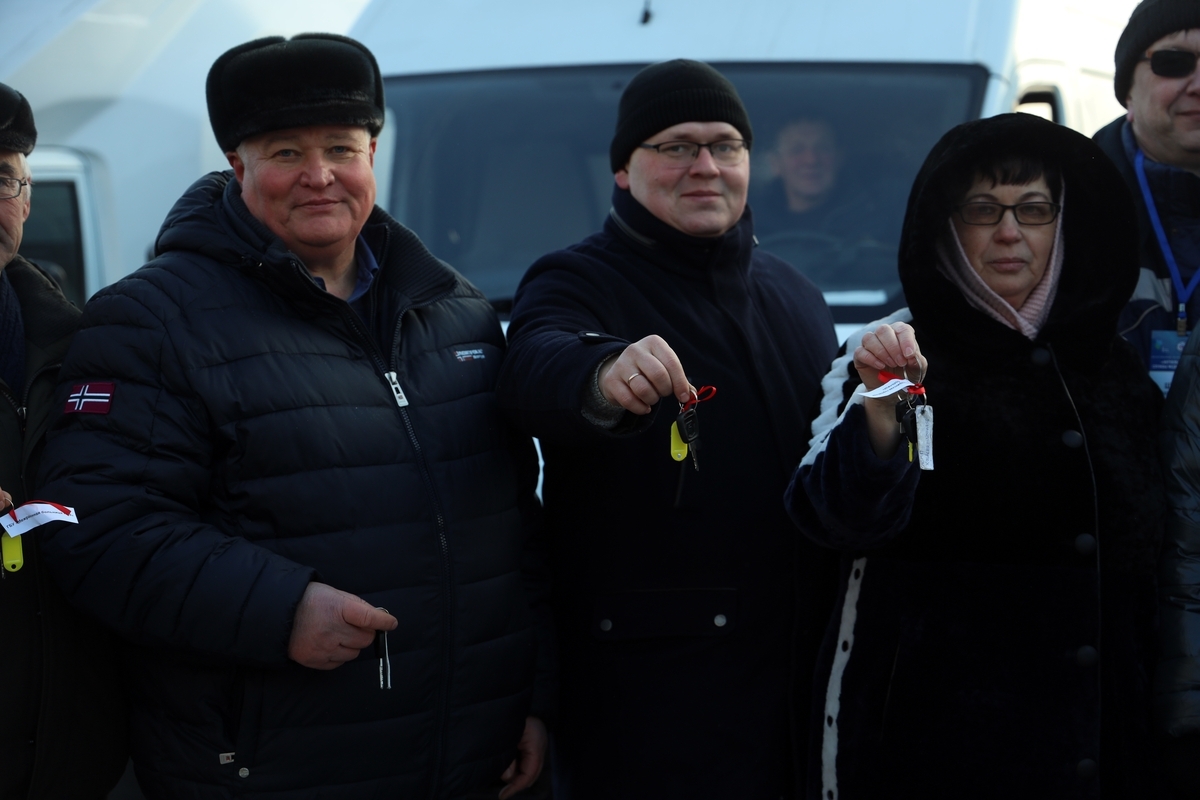В канун Нового года образовательные и медицинские учреждения Курганской области получили новый транспорт