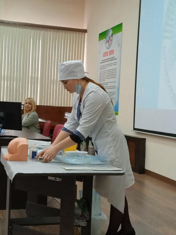 Студенты Курганского базового медицинского колледжа приняли участие в Днях открытых дверей