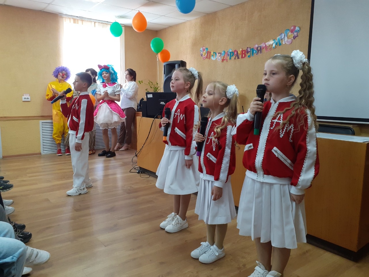 Сотрудники завода «Синтез» подарили праздник маленьким пациентам Курганской детской поликлиники