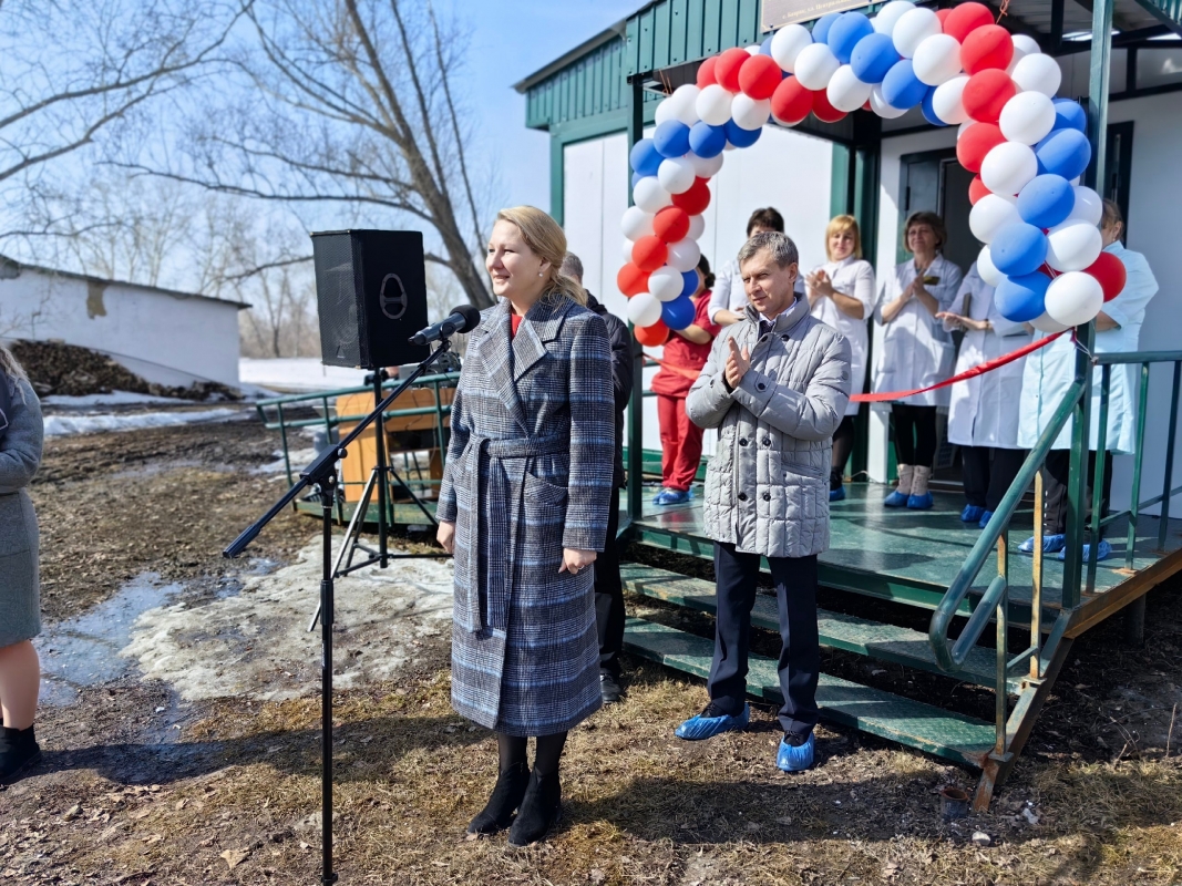 Более 300 жителей Белозерского округа теперь будут получать медицинские услуги в современных и комфортных условиях благодаря установке нового модульного ФАПа