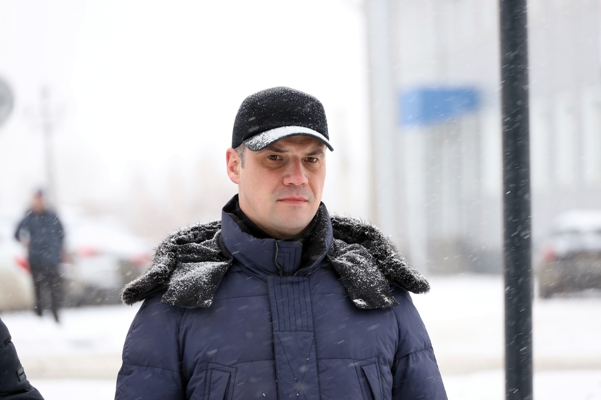 Губернатор Вадим Шумков вручил ключи от 23 новых машин неотложной медицинской помощи