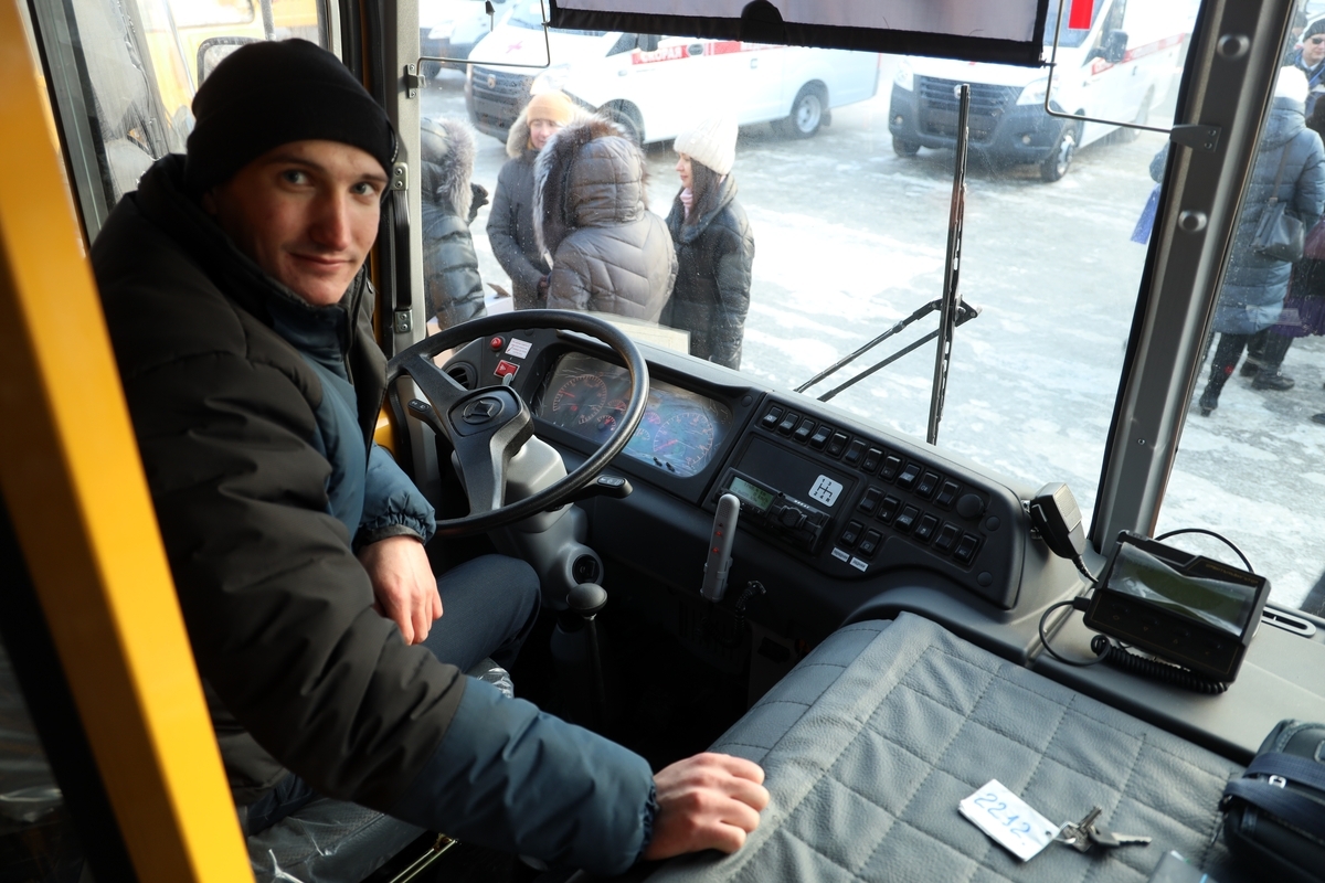 В канун Нового года образовательные и медицинские учреждения Курганской области получили новый транспорт