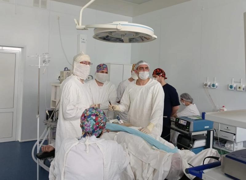 В Курганской областной клинической больнице провели мастер-класс по оперативному лечению грыж