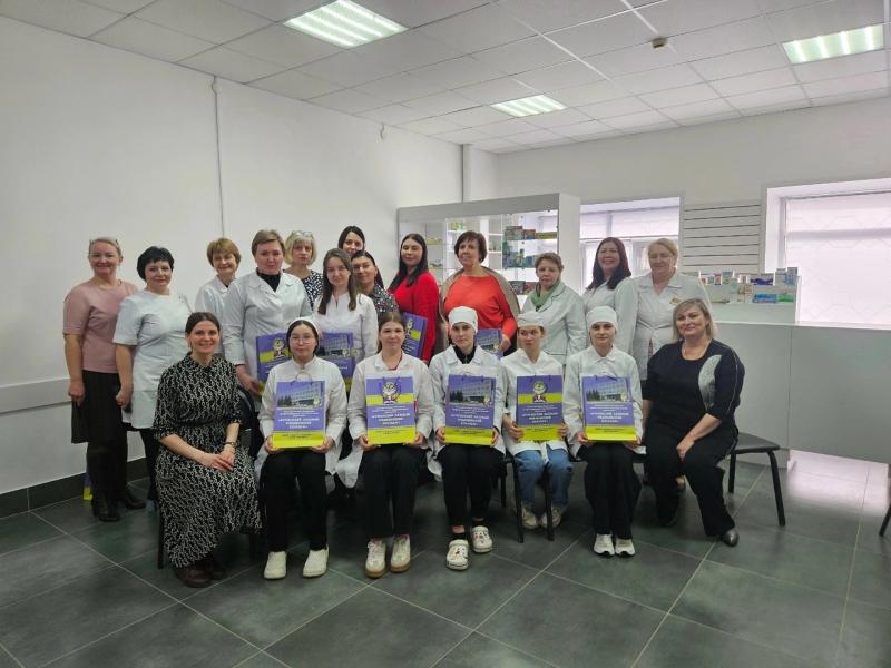 19 марта 2025 года в учебном корпусе ГБПОУ «Курганский базовый медицинский колледж» состоялся очный тур отборочного этапа Всероссийского конкурса среди медицинских и фармацевтических колледжей в номинации «Лучший студент по специальности Фармация»