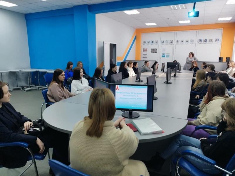  Интерактивное занятие "Профилактика заражения ВИЧ-инфекцией и вирусными гепатитами" провела психолог ГБУ "Курганского областного Центр СПИД"  для студентов Курганского техникума сервиса и технологий