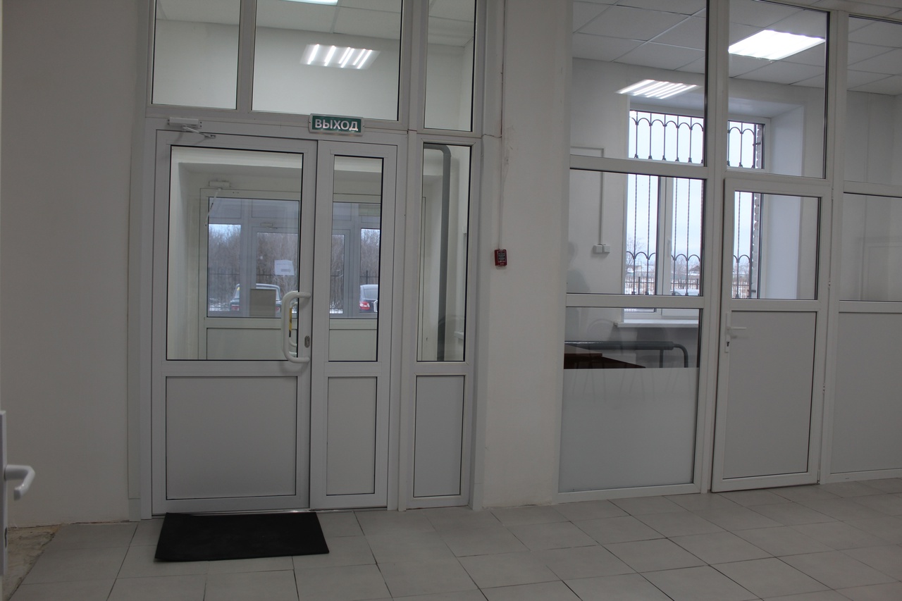 В Юргамышском филиале базового медицинского колледжа завершен капитальный ремонт холла.