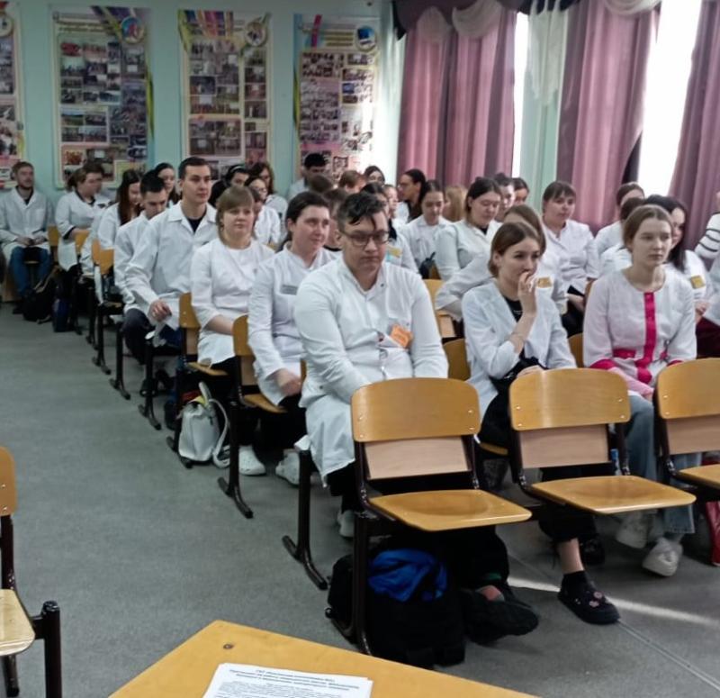 Сотрудники Курганской поликлиники №2 приняли участие в рабочей встрече со студентами Курганского базового медицинского колледжа