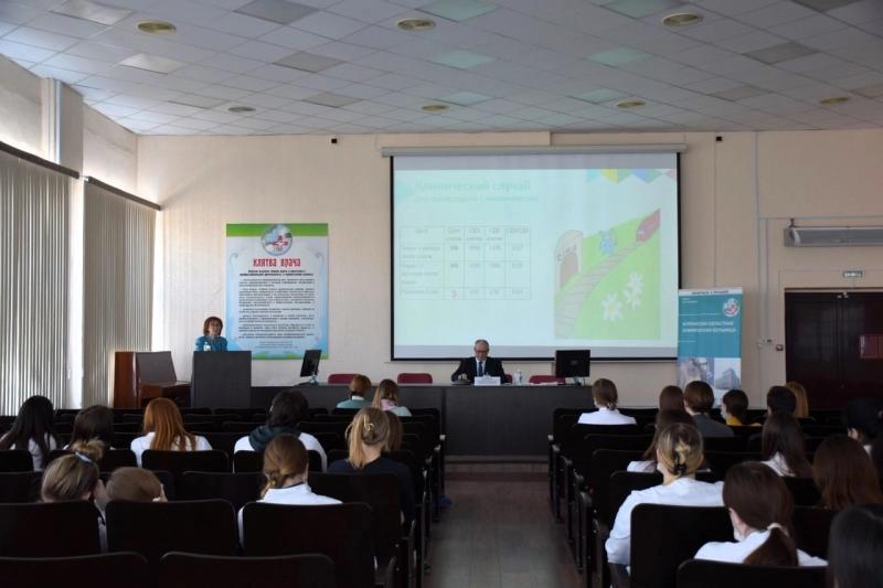 В Курганской областной клинической больнице прошла конференция на тему:"ВИЧ-инфекция: путь от отрицания до приверженности"