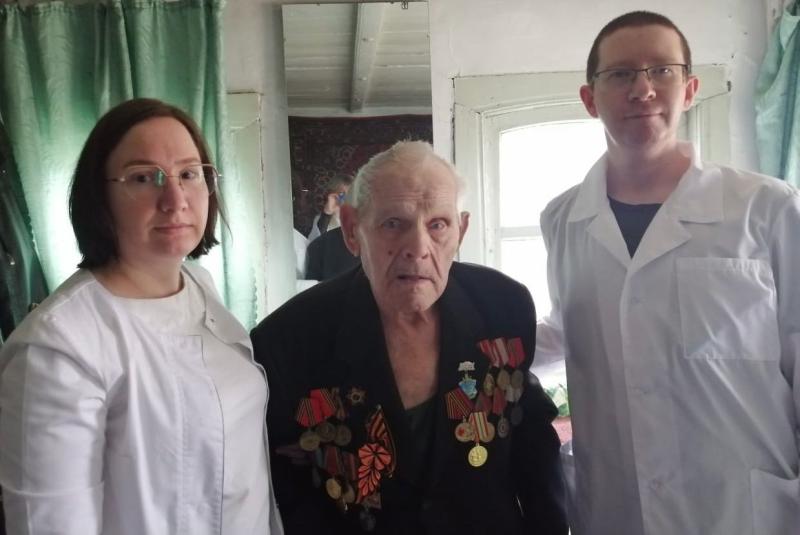 Сотрудники Курганского областного госпиталя для ветеранов войн традиционно посещают участников Ветеранов Великой Отечественной Войны