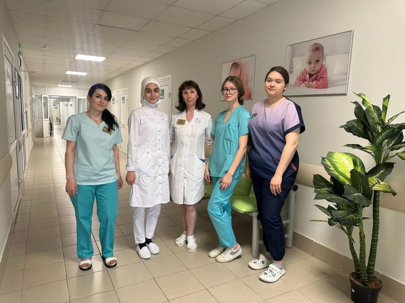 Студенты 3 курса Курганского базового медицинского колледжа специальности «Акушерское дело» проходят практику в отделениях родильного дома Курганской областной больницы № 2