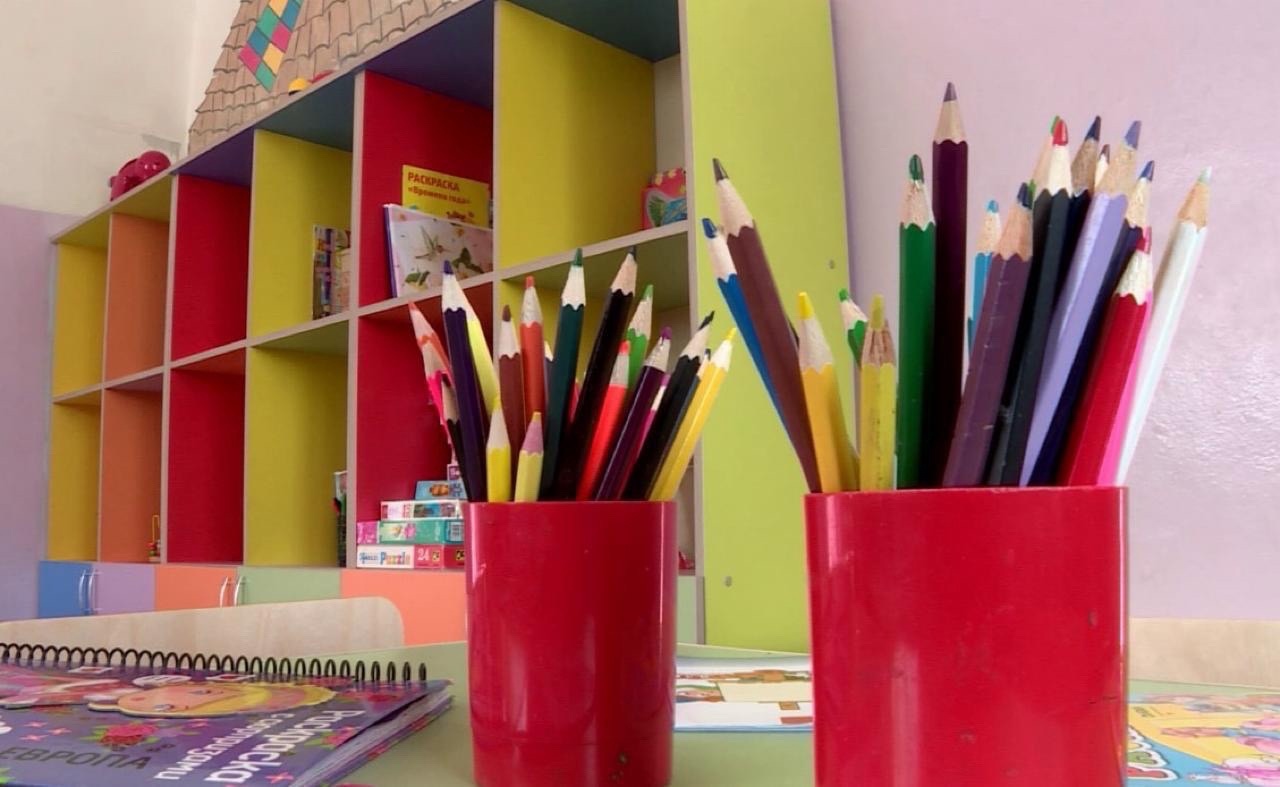 В рамках дружбы между медицинскими организациями силами областной клинической больницы и кардиологическим диспансером была оказана помощь в оснащении двух детских комнат для детей