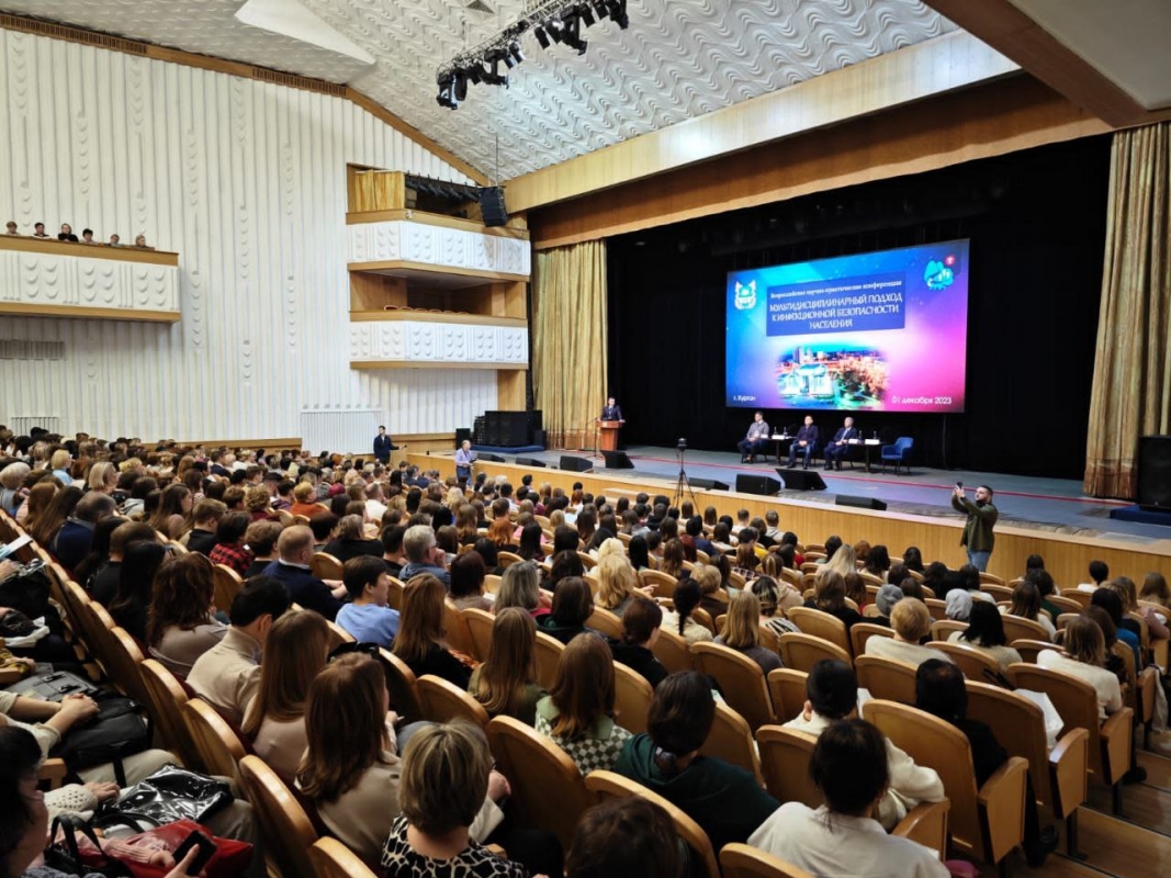 Губернатор Вадим Шумков открыл Всероссийскую медицинскую конференцию, которая проводится в Кургане