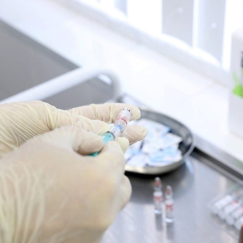 Уважаемые жители Курганской области! Поставить прививку от новой коронавирусной инфекции COVID-19 и гриппа можно в любой поликлинике по месту жительства. Также в Кургане работают пункты вакцинации